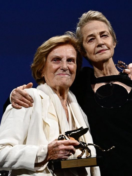 Liliana Cavani, Leone d’Oro alla carriera al Festival di Venezia: «Sono la prima donna regista a vincere il premio. Non è giusto»