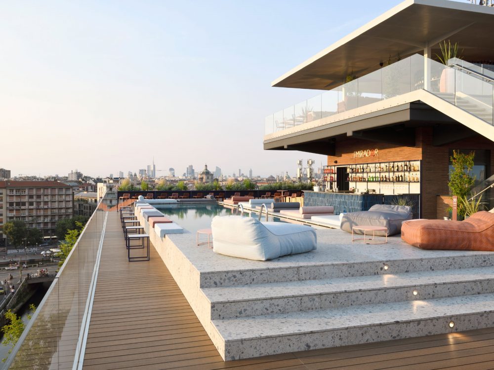 La terrazza con piscina al settimo piano