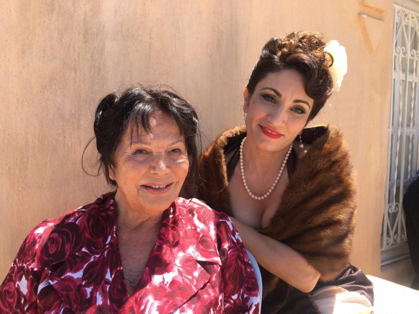 Claudia Cardinale e Paola Lavini sul set di L'isola del perdono.