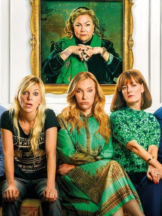 La (grottesca) lotta per l’eredità della zia nel divertente film Sky con Toni Collette