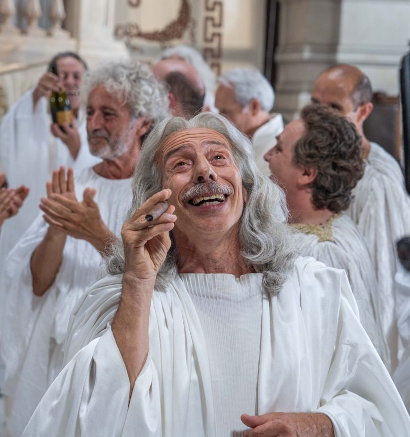 Giovanni Storti nei panni di Dio nel film Santocielo.