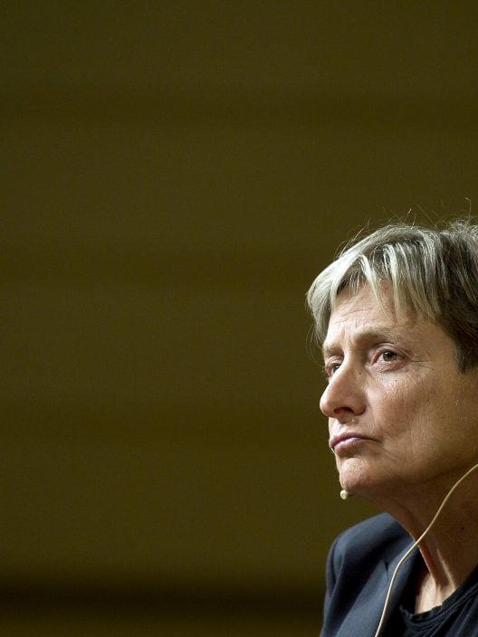 Judith Butler, la filosofa femminista che spiega perché il genere è una performance