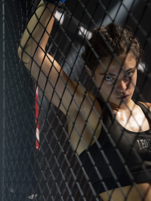 The Cage – Nella gabbia: Aurora Giovinazzo e Desirée Popper, lottatrici MMA, nella clip in esclusiva del film