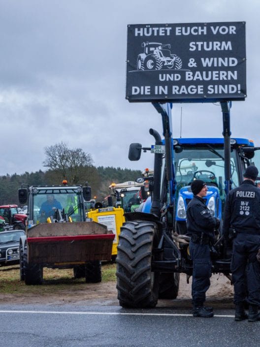 Agricoltori in rivolta: qual è la causa delle proteste?