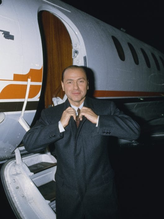 Una docuserie su Netflix racconta il segno lasciato dal giovane Silvio Berlusconi