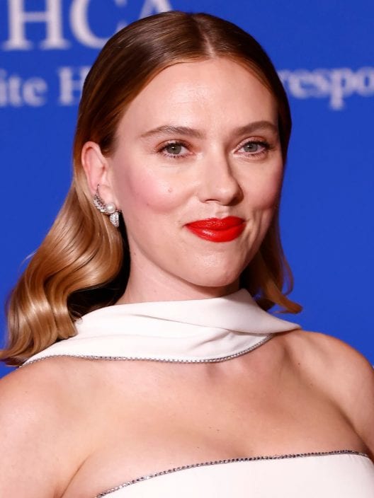 La voce di Scarlett Johansson riprodotta su ChatGPT: l’attrice minaccia azioni legali