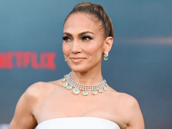 jennifer lopez vittima deepfake intelligenza artificiale premiere atlas