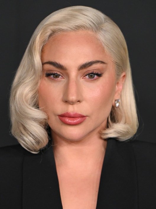 Lady Gaga: la lotta al body shaming passa dall’ironia (e dal supporto di Taylor Swift)