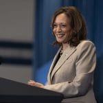 Tra primati, diritti e ambiguità: la storia di Kamala Harris, possibile prima donna presidente degli Stati Uniti