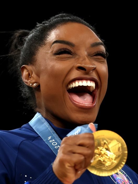 Simone Biles, oltre la performance: perché la sua storia è “oro” anche fuori le Olimpiadi