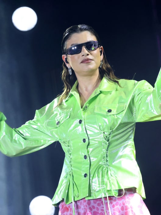 Emma Marrone contro il body shaming sul palco: «Mostrate i vostri corpi senza vergogna»