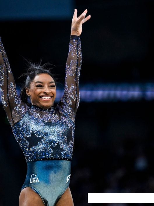 Simone Biles criticata per i capelli disordinati e “poco femminili”. Lei non ci sta e risponde