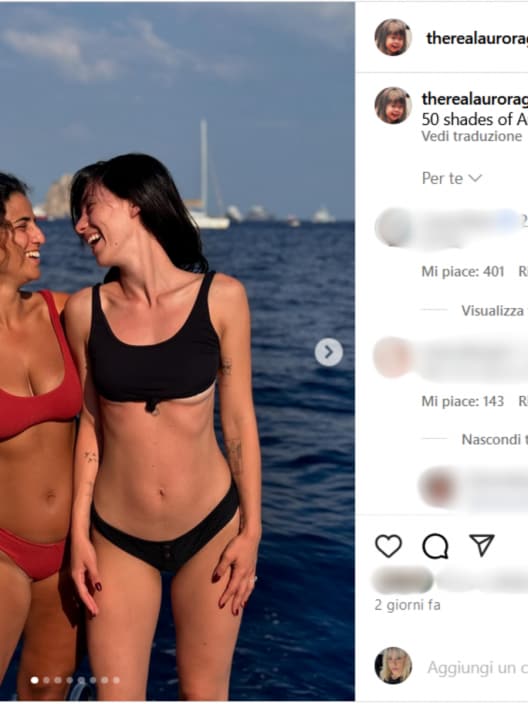 Aurora Ramazzotti e Sara Daniele posano in foto e piovono critiche: «Ma che lavoro fate?»