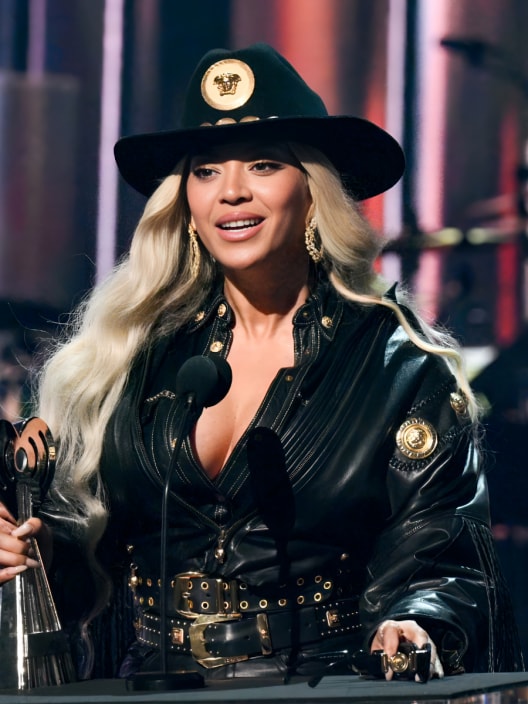 Beyoncé discriminata ai Country Music Awards: snobbato l’album “Cowboy Carter”