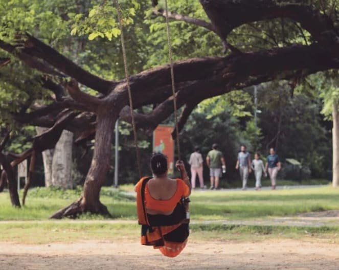 Surabhi Yadav, Basanti: women at leisure