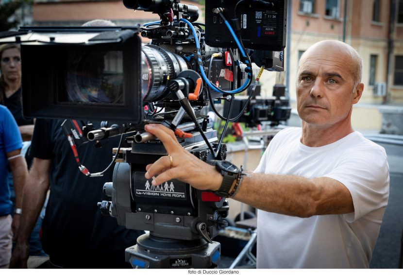 Luca Zingaretti sul set del film La casa degli sguardi.