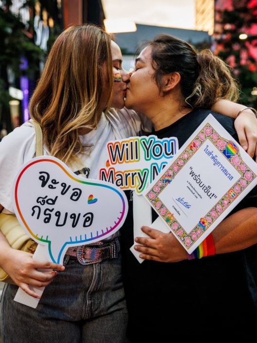 La Thailandia dice sì ai matrimoni omosessuali: è il primo paese del sud-est asiatico