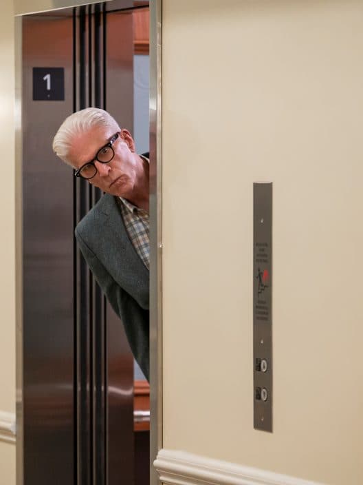 A Man on the Inside: Ted Danson sotto copertura in una casa di riposo nella nuova serie tv Netflix