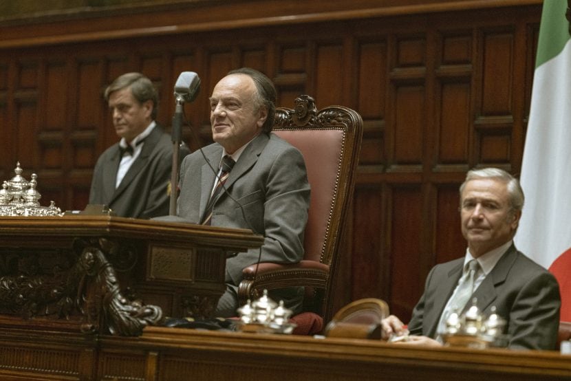 Francesco Acquaroli nel film Berlinguer - La grande ambizione.