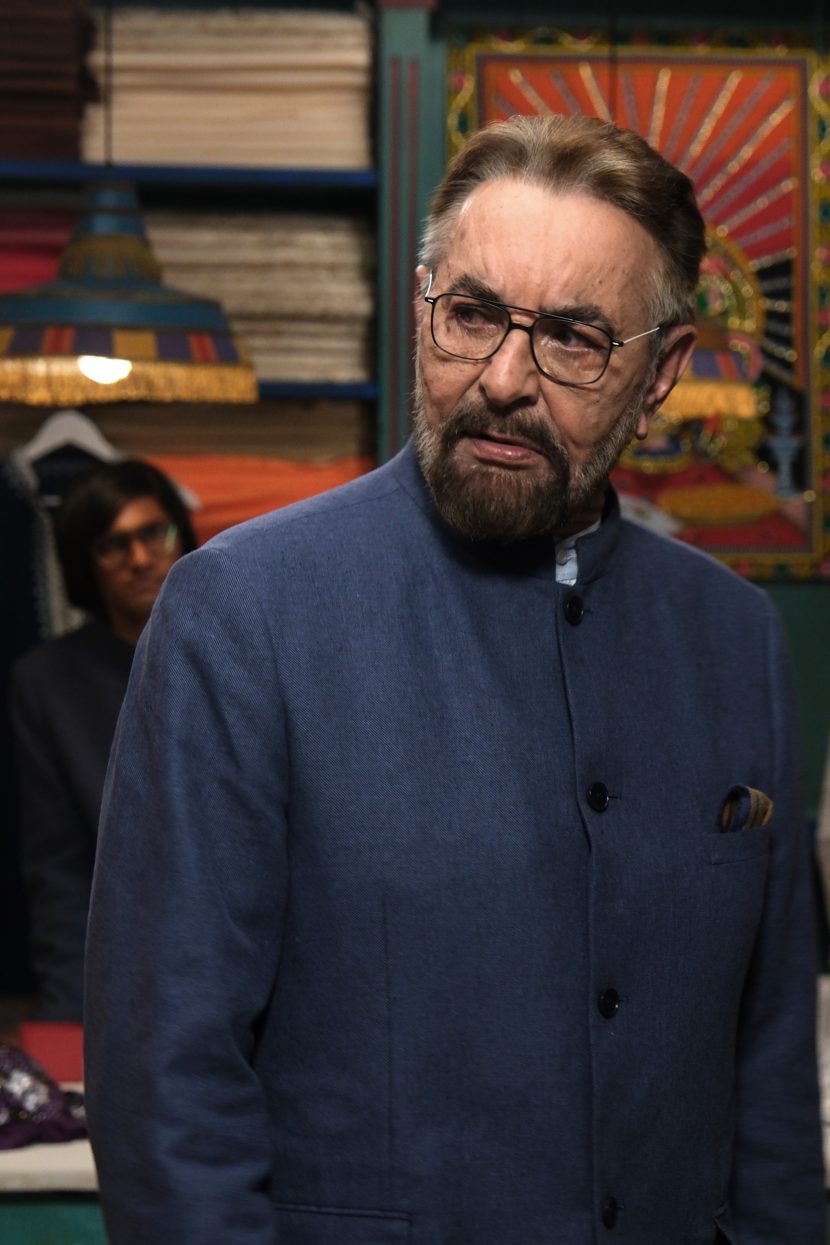 Kabir Bedi nel film di Rai 1 Questione di stoffa.