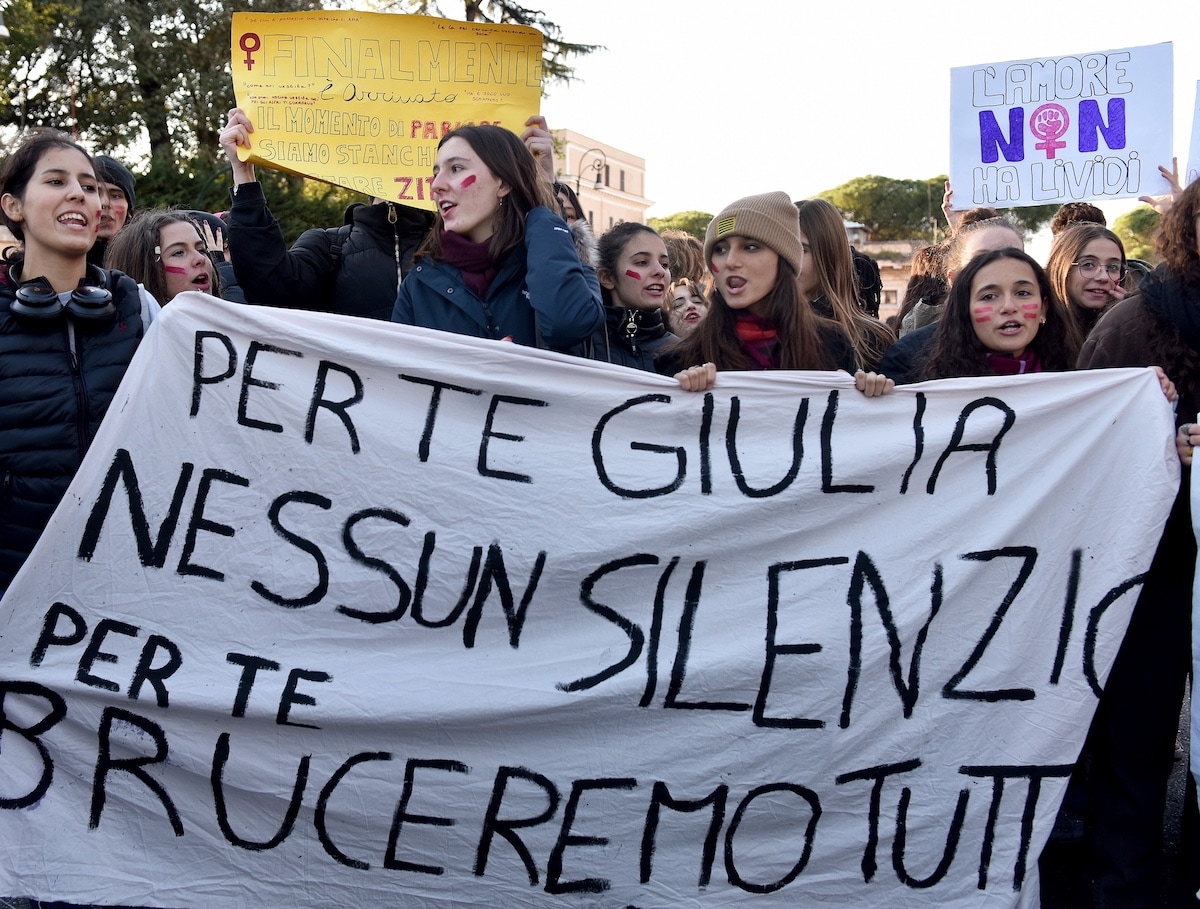 Nella giornata contro la violenza sulle donne, due femminicidi simbolo arrivano nelle aule dei tribunali