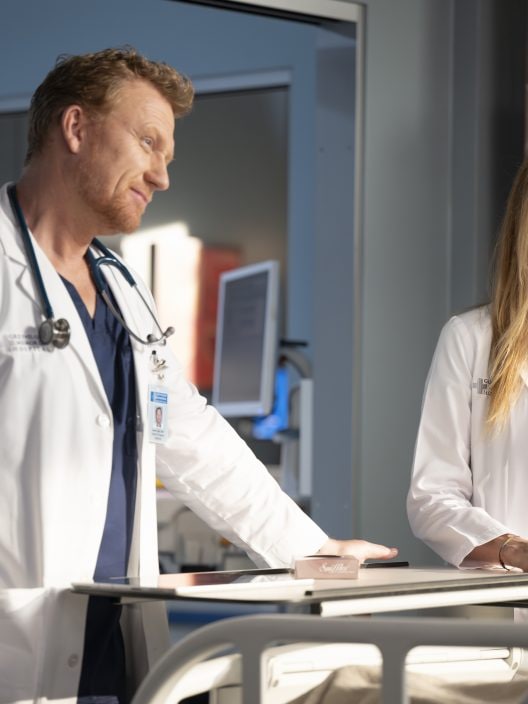 Grey’s Anatomy 21: Scoperte scioccanti e ritorni inattesi – Intervista a Kim Raver e Kevin McKidd